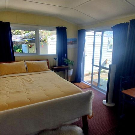 Waikanae Studio B&B Екстер'єр фото